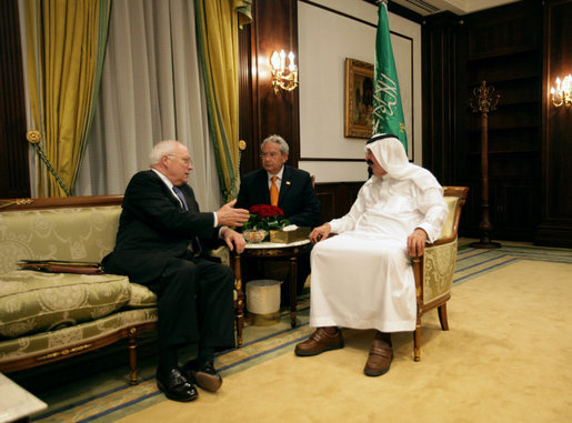 [Cheney+w+Saudi+King.jpg]