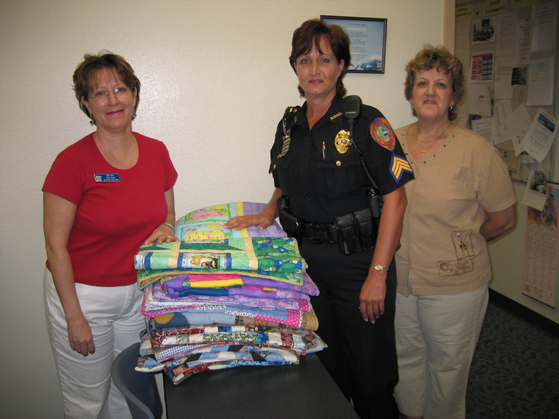 [community+quilts+delivery+to+police+dept+4.jpg]