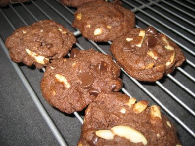 [kahlua+chocolate+almond+cookies+from+Extraveganza.jpg]