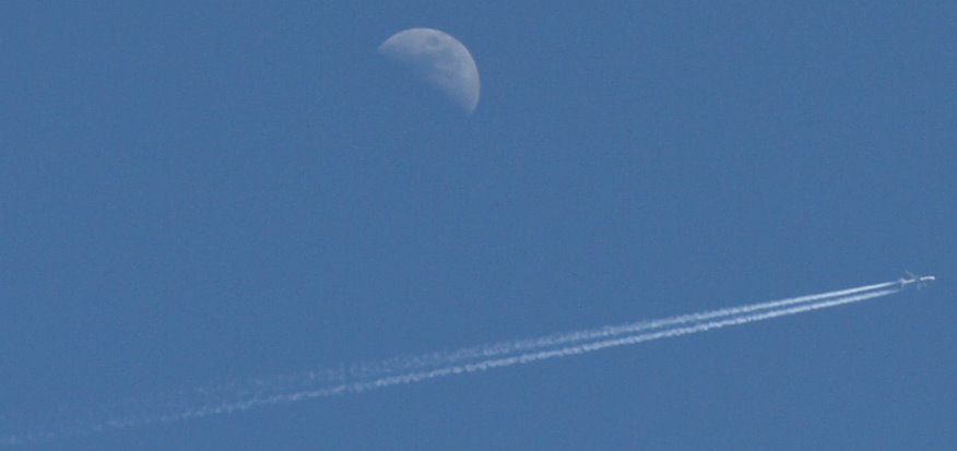 [moon-plane.jpg]
