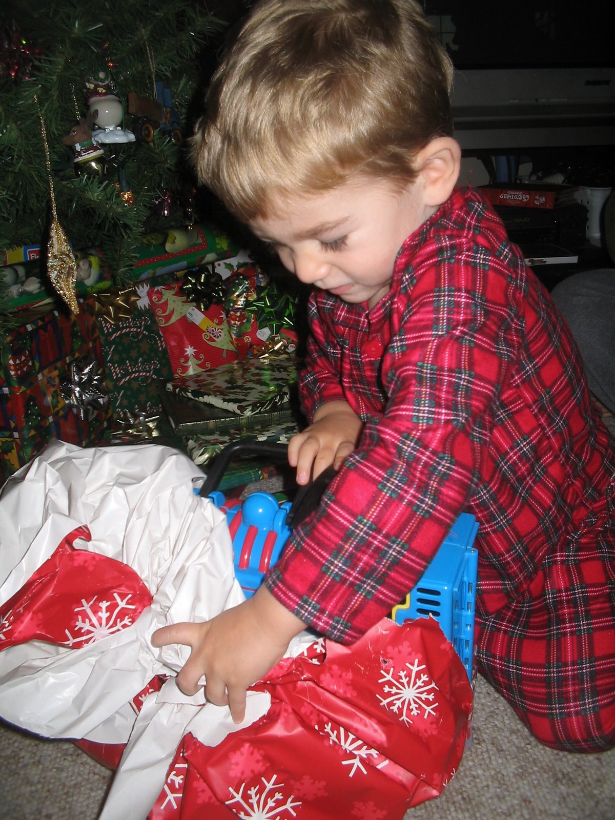 [Isaac+Christmas+1+2007.jpg]