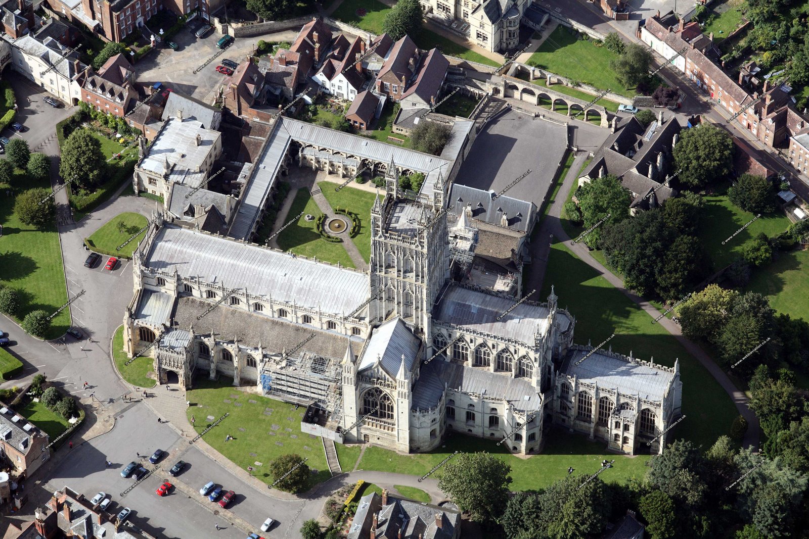 [gloucester-cathedral-aerial-ba14682.jpg]