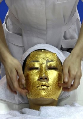 [gold-facial-mask.jpg]