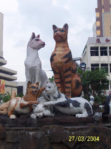 [1390539-Cat_Statute_of_Kuching-Kuching.jpg]
