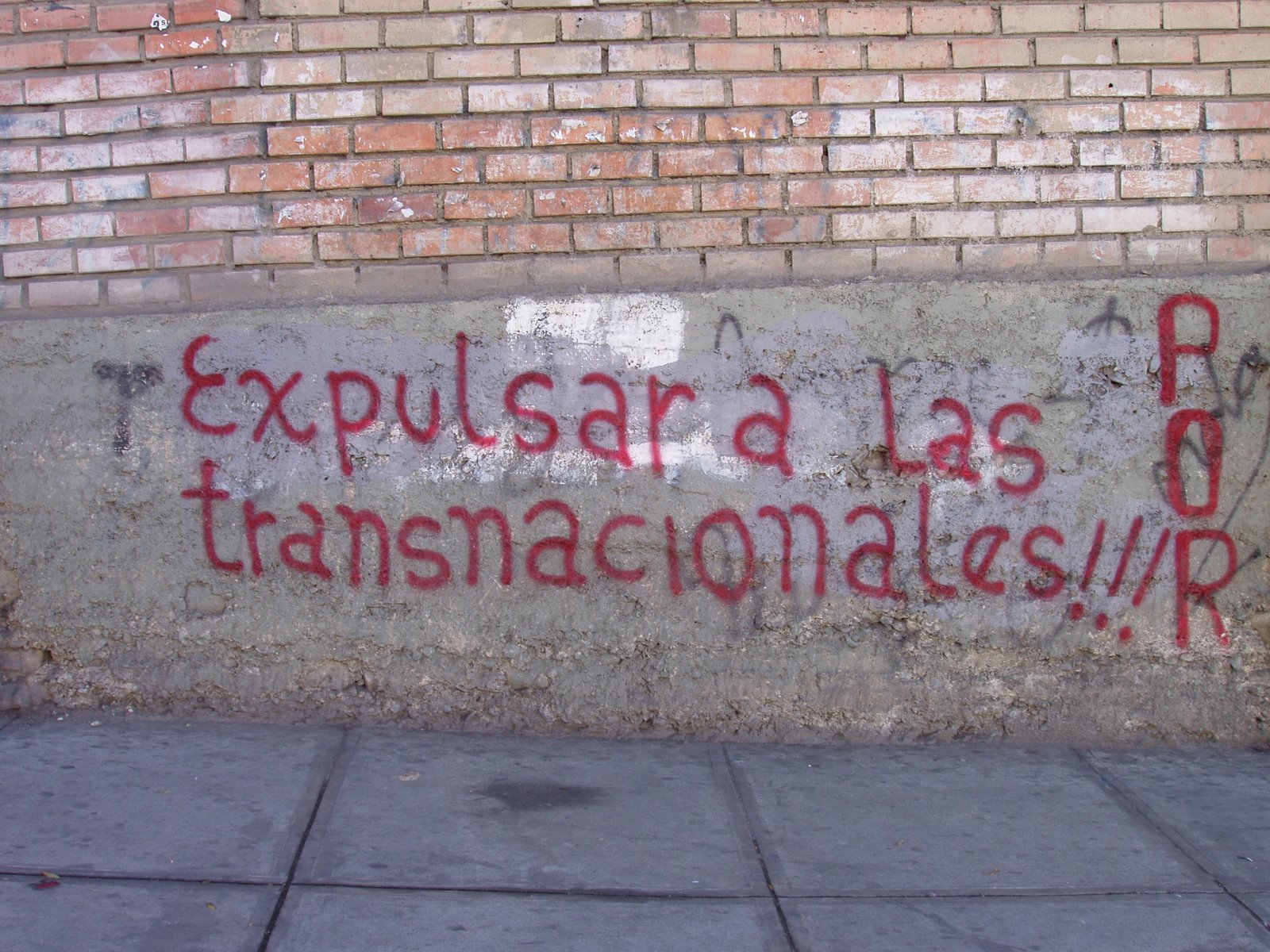 [graffitis+de+La+Paz+026.jpg]