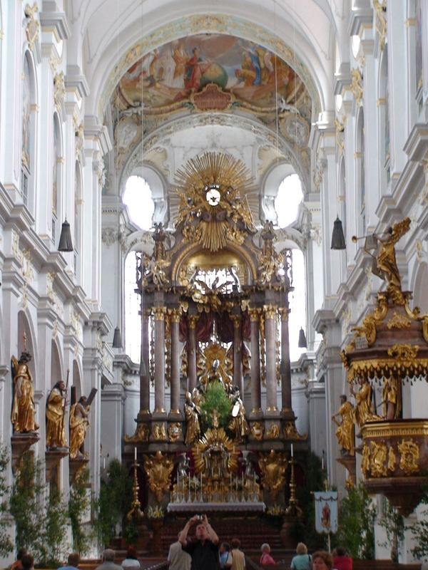 [1518+St+Peters+Church+High+Altar.JPG]