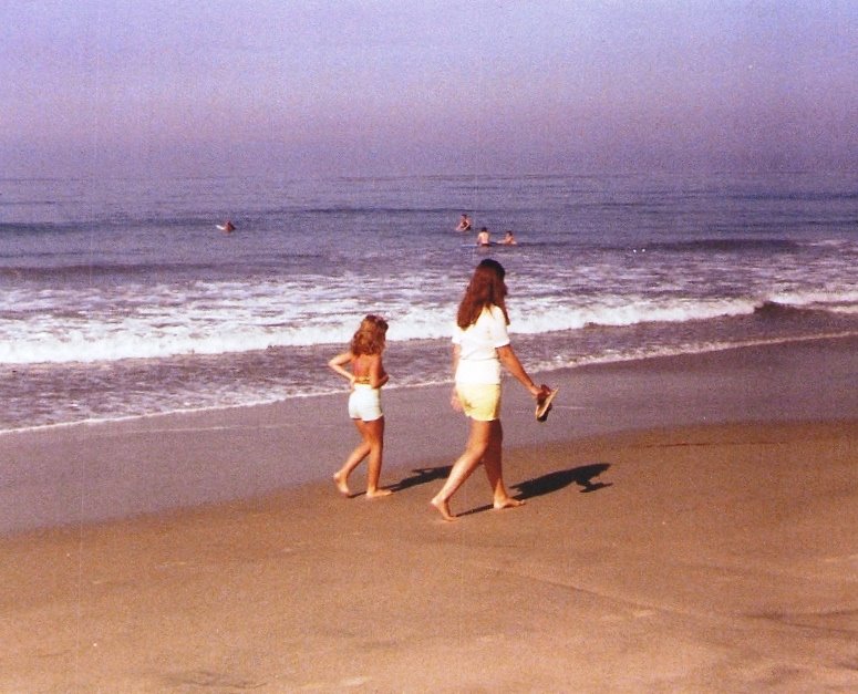 [Summer+1978+Me+&+Mom+002.jpg]