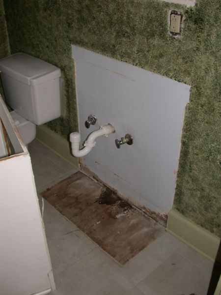 [Bathroom+minus+vanity.jpg]