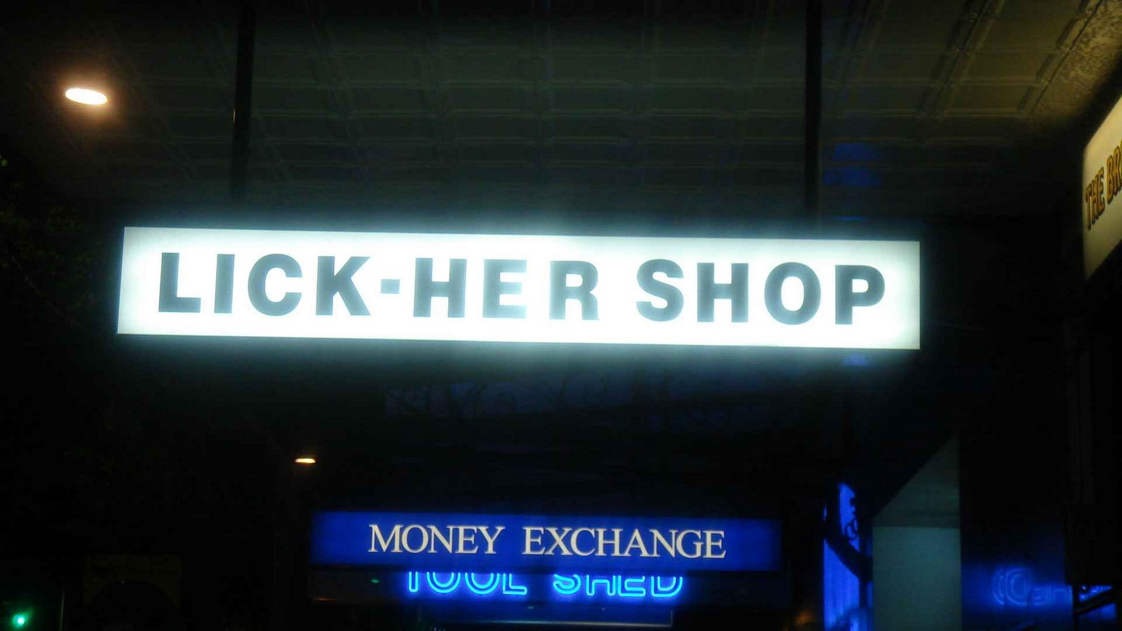 [lick-her-shop.JPG]