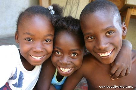 [115460-some-little-friends-these-cuties-are-actually-all-related-to-a-good-friend-of-min-simonette-haiti.jpg]