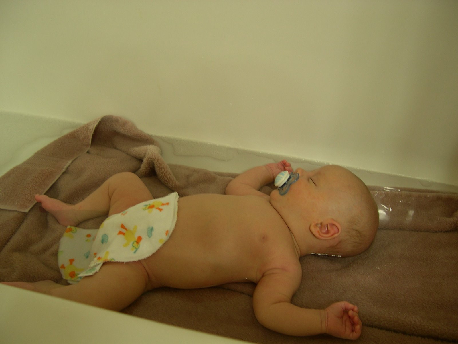 [Sleeping+in+the+tub!.JPG]