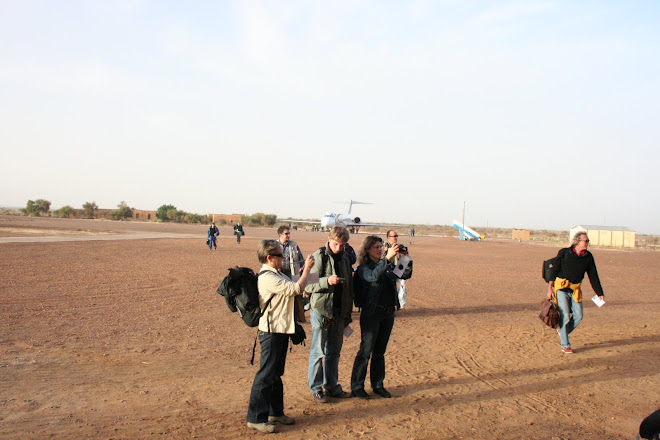 Après le vol, les premiers pas sur le sol Malien.