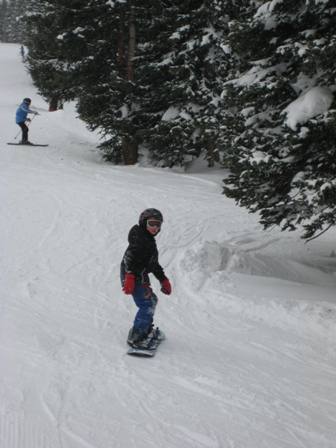 [Declan+snowboard+small1.jpg]