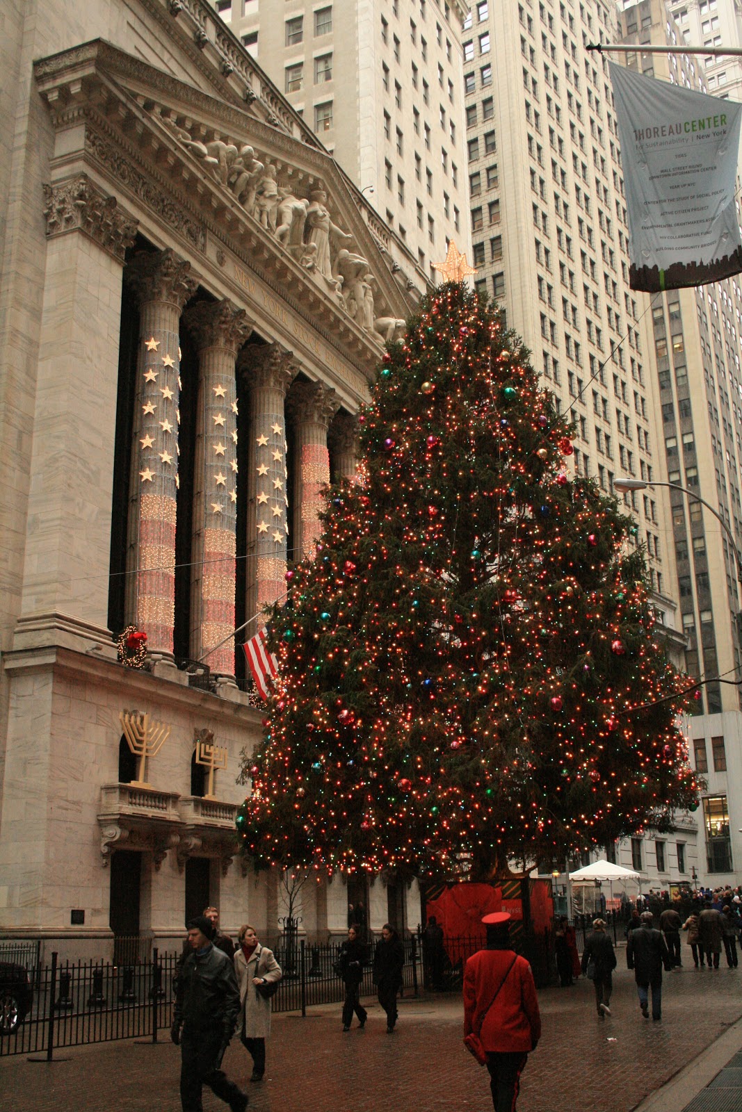[christmas_tree_near_NYSE.JPG]
