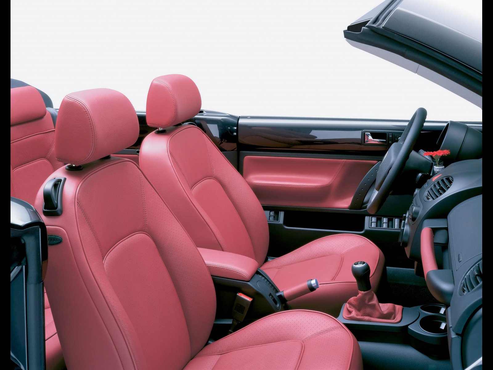 [2005-Volkswagen-New-Beetle-Cabriolet-Dark-Flint-Seating-1920x1440.jpg]