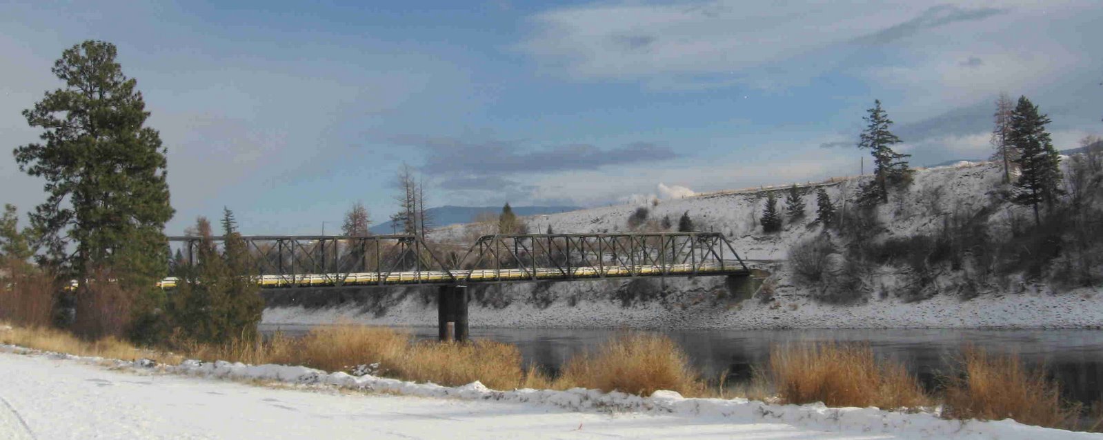 [Bridge+over+the+Thompson+at+Wallachin+January+2008.jpg]