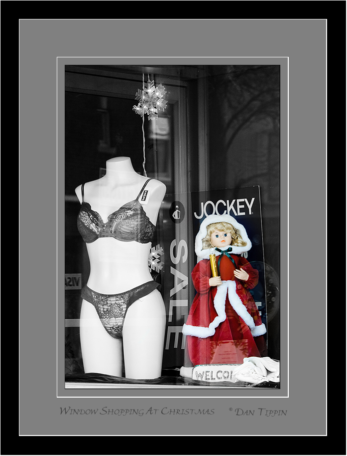 [Jockey+Sale+-+BLOG+-+Window+Shipping+At+Christmas+-++Window+St+Thomas+-+DSC_3814.jpg]