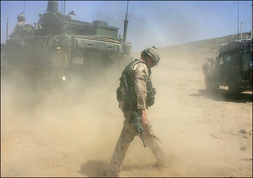 [soldier+in+afghanistan.jpg]