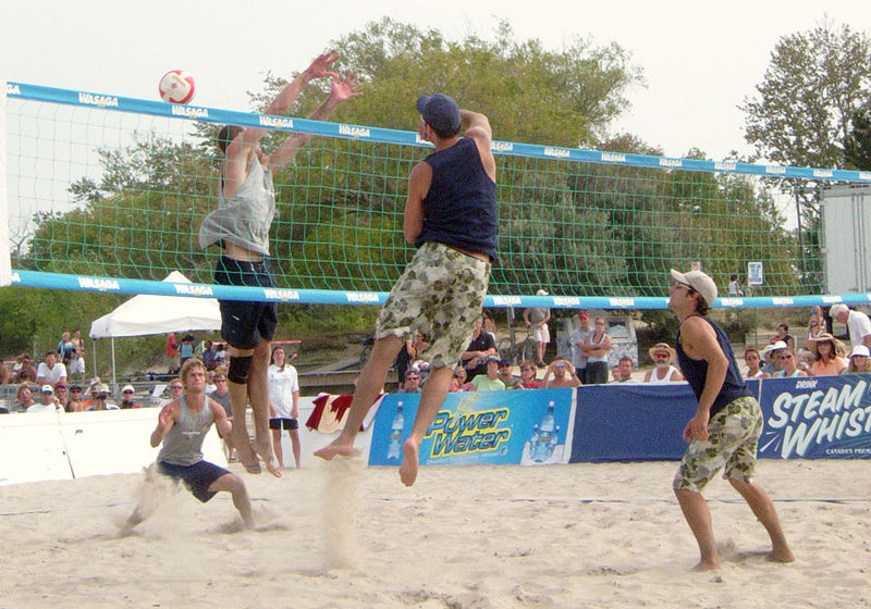 [800px-Men's_beach_volleyball.jpg]