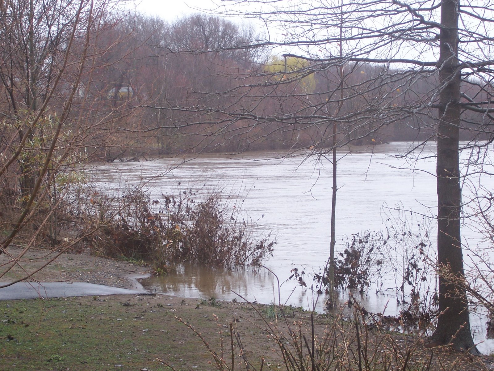 [Milltown_river_flooded.jpg]