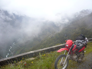 Imperdible relato de un viaje en moto por Bolivia Neblina+1