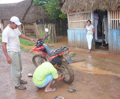 Imperdible relato de un viaje en moto por Bolivia Cambiando+transmision