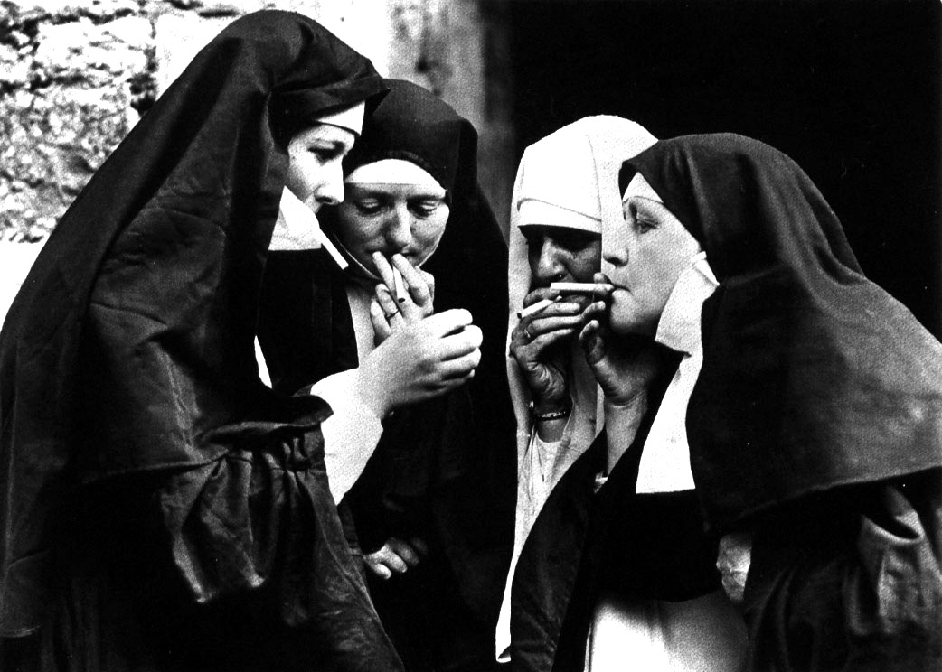 [freiras+smoking+nuns.jpg]