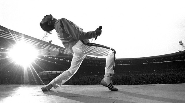 [Freddie+Mercury+Performing+at+Wembley.jpg]