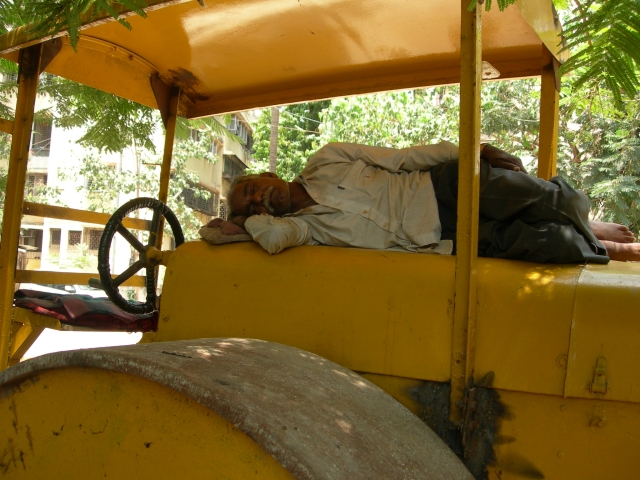 mumbai sleeping on the street by kunal bhatia
