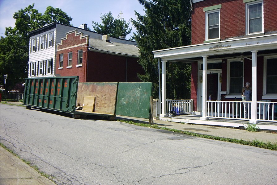 [house+with+dumpster+july.JPG]