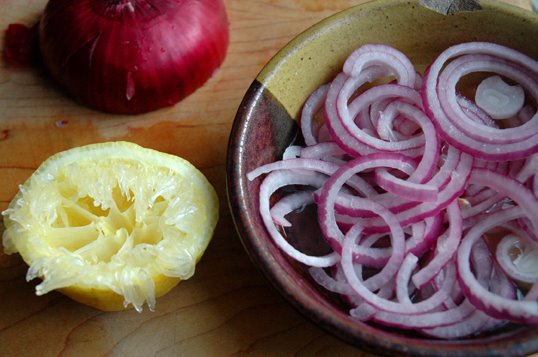 [pickled-red-onions3.jpg]