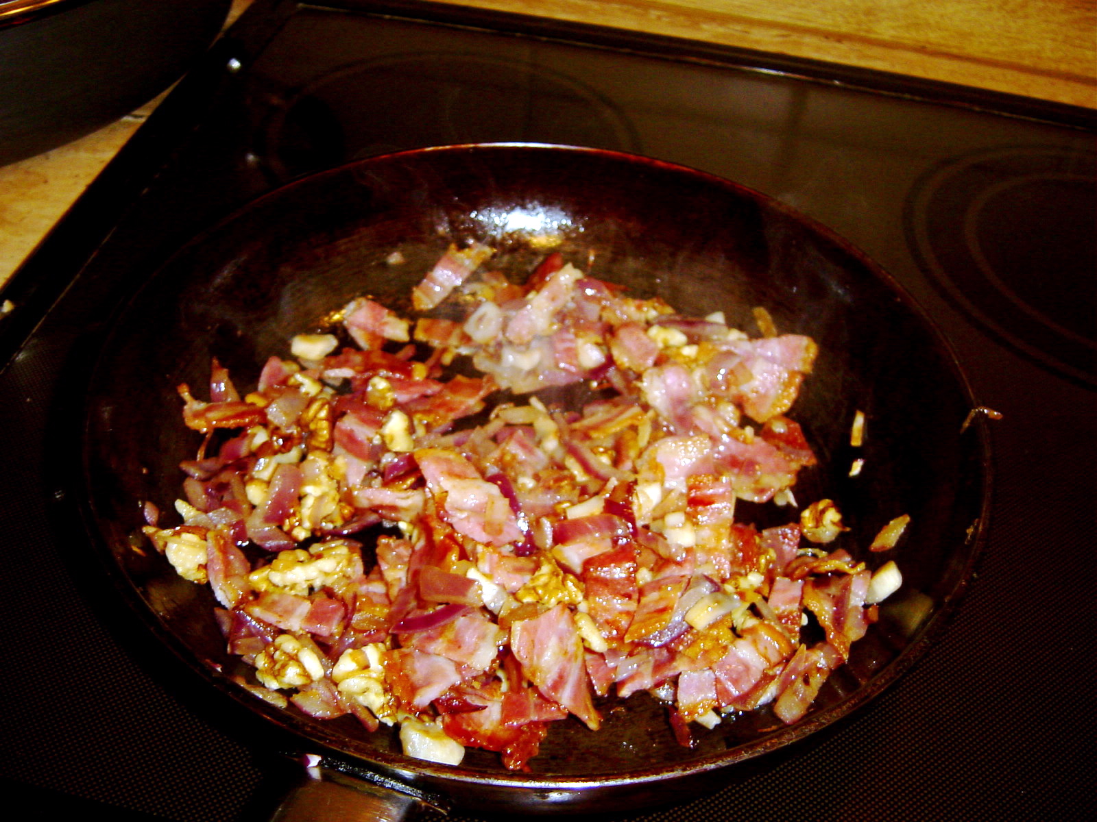 [DSC06384frying+bacon.jpg]