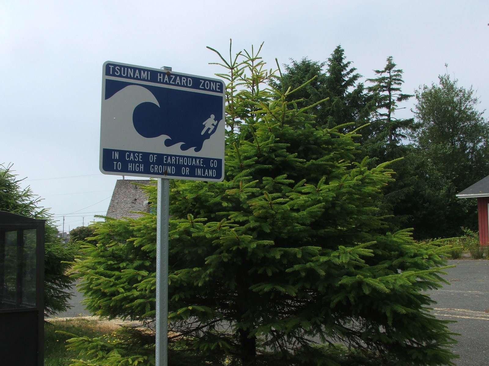 [tsunami+hazard+area+sign+july2008.JPG]