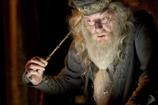 [Dumbledore_and_Elder_Wand.jpg]
