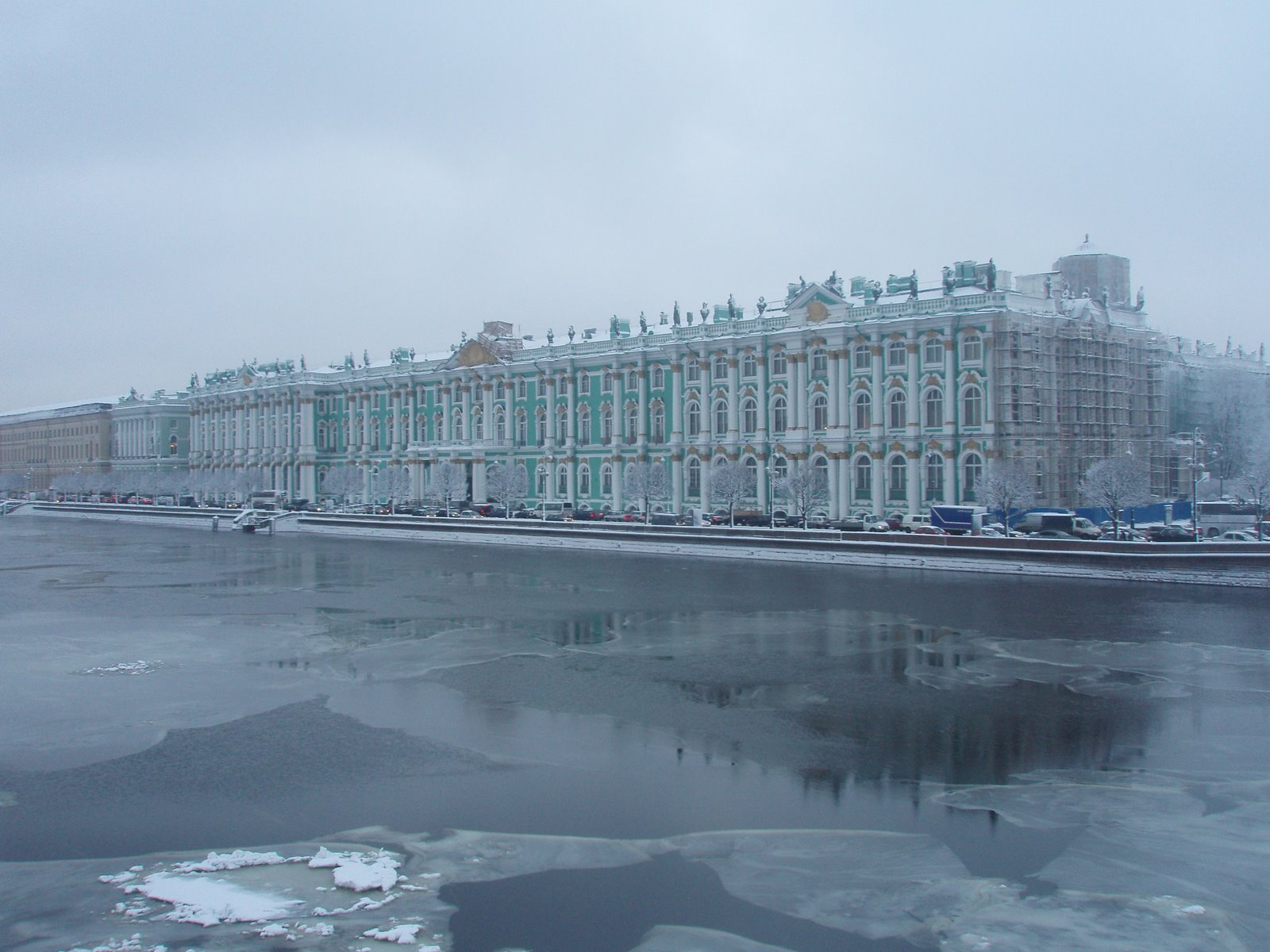 [Snow+in+Russia,+Neva+River+ice+and+Hermitage+01.JPG]