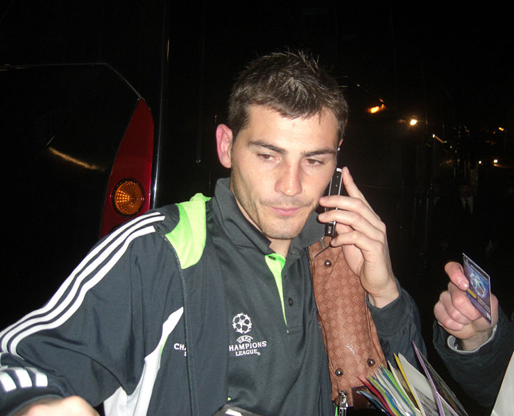 [741px-Iker_Casillas_(2007).JPG]