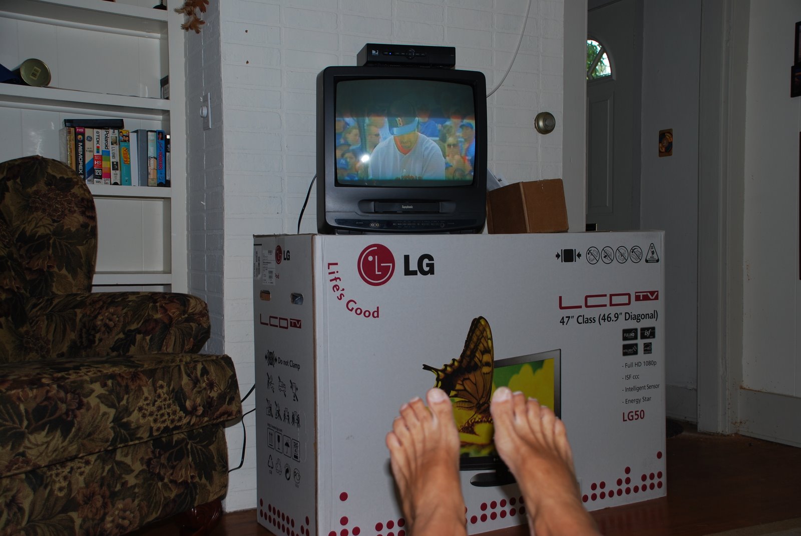 [TV+through+my+feet.JPG]