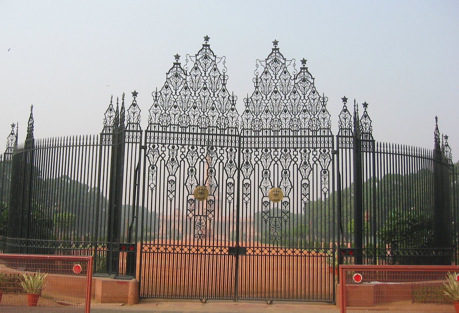 [Rashtrapati+Bhavan+gates.jpg]