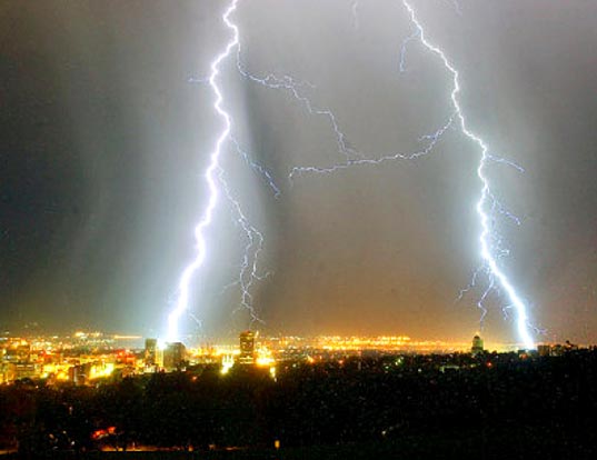 [lightning_cityscape.jpg]