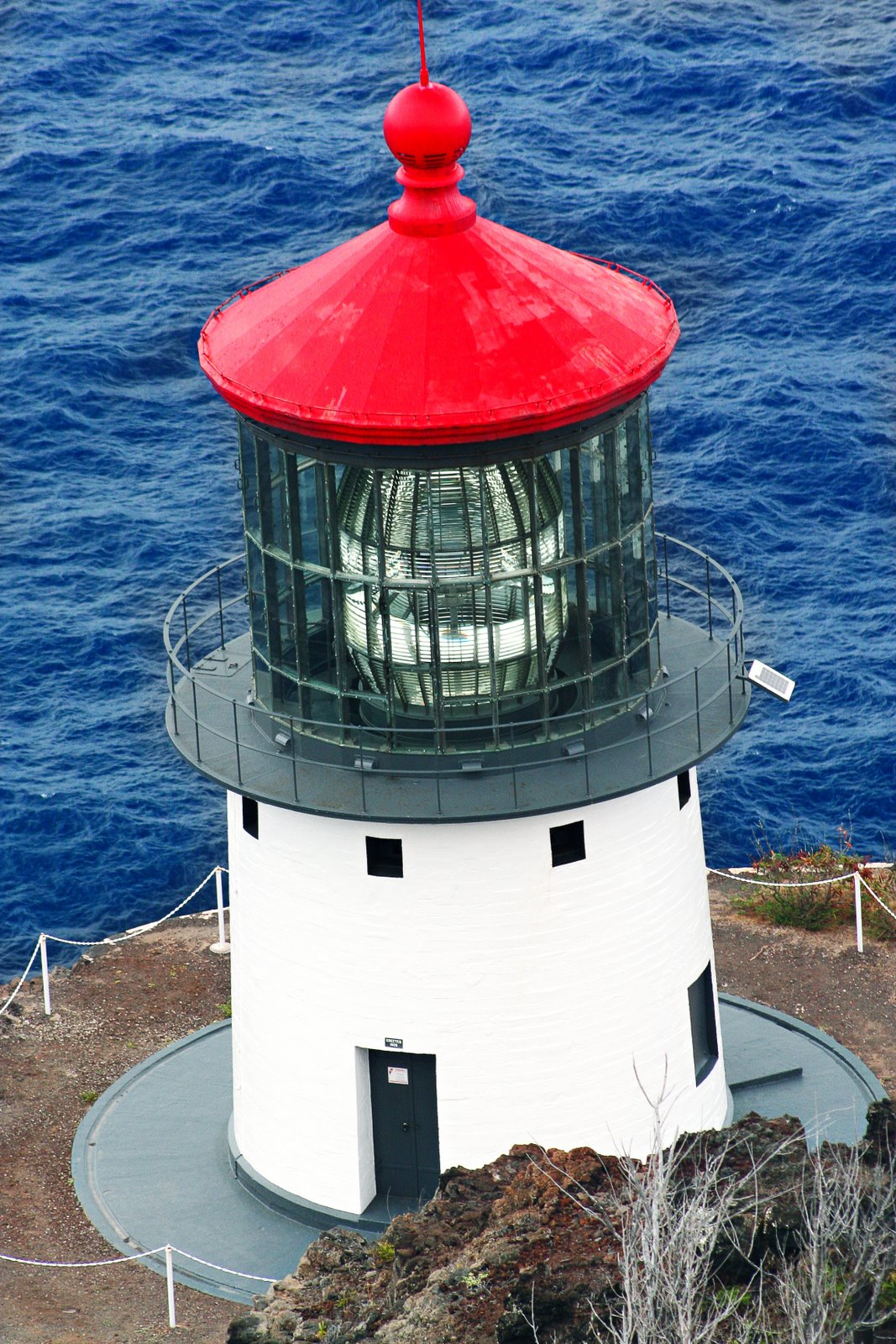 [Lighthouse+close+up.jpg]