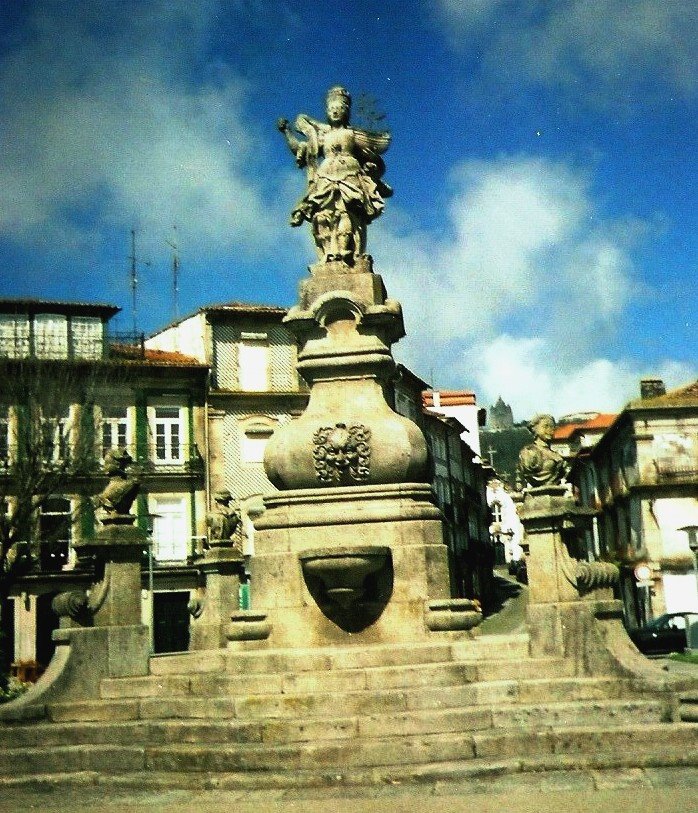 [2.Viana+do+Castelo.Estátua+de+Viana.1774.jpg]