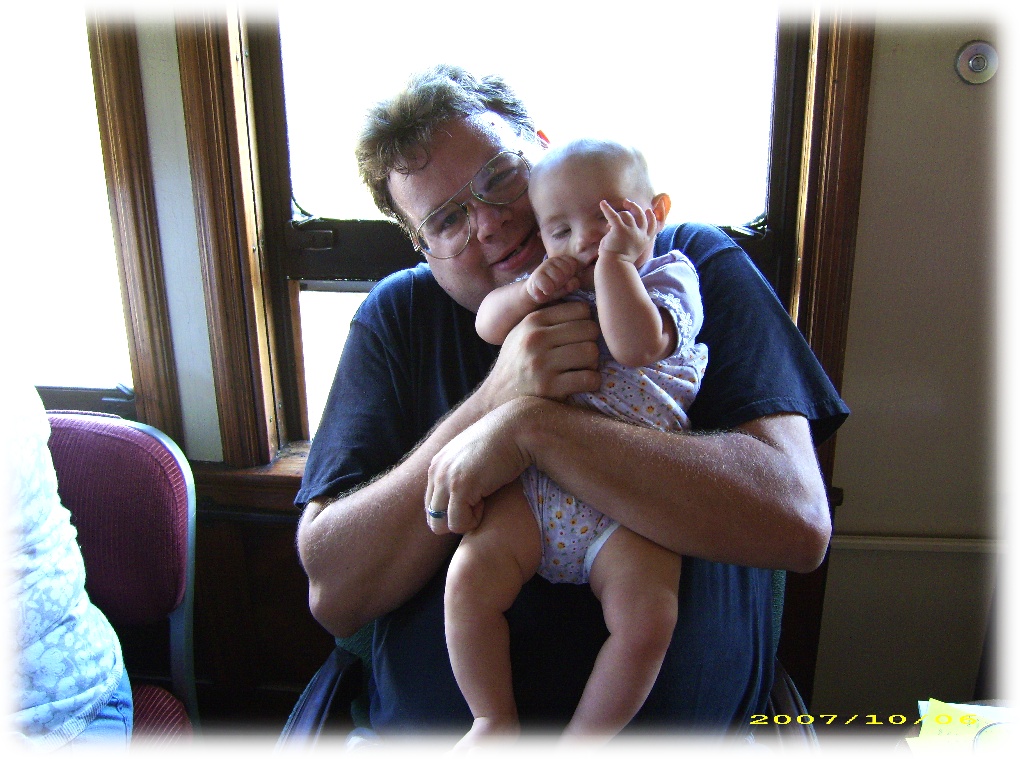 [2007-10-06-train-with-dad.jpg]