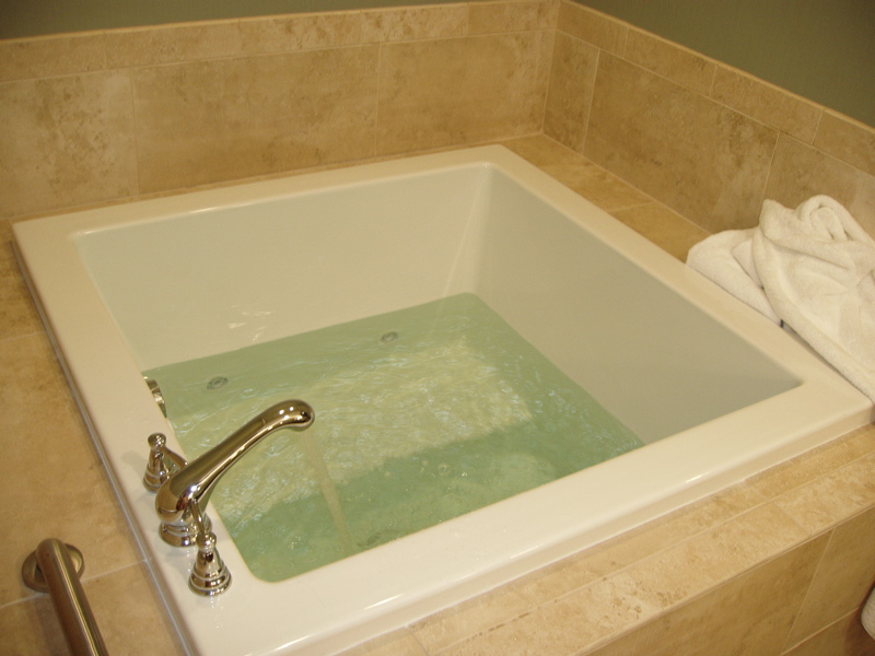 [Tub+at+the+Doubletree.jpg]