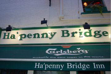 [09-Ha-Penny-Bridge-Inn.jpg]