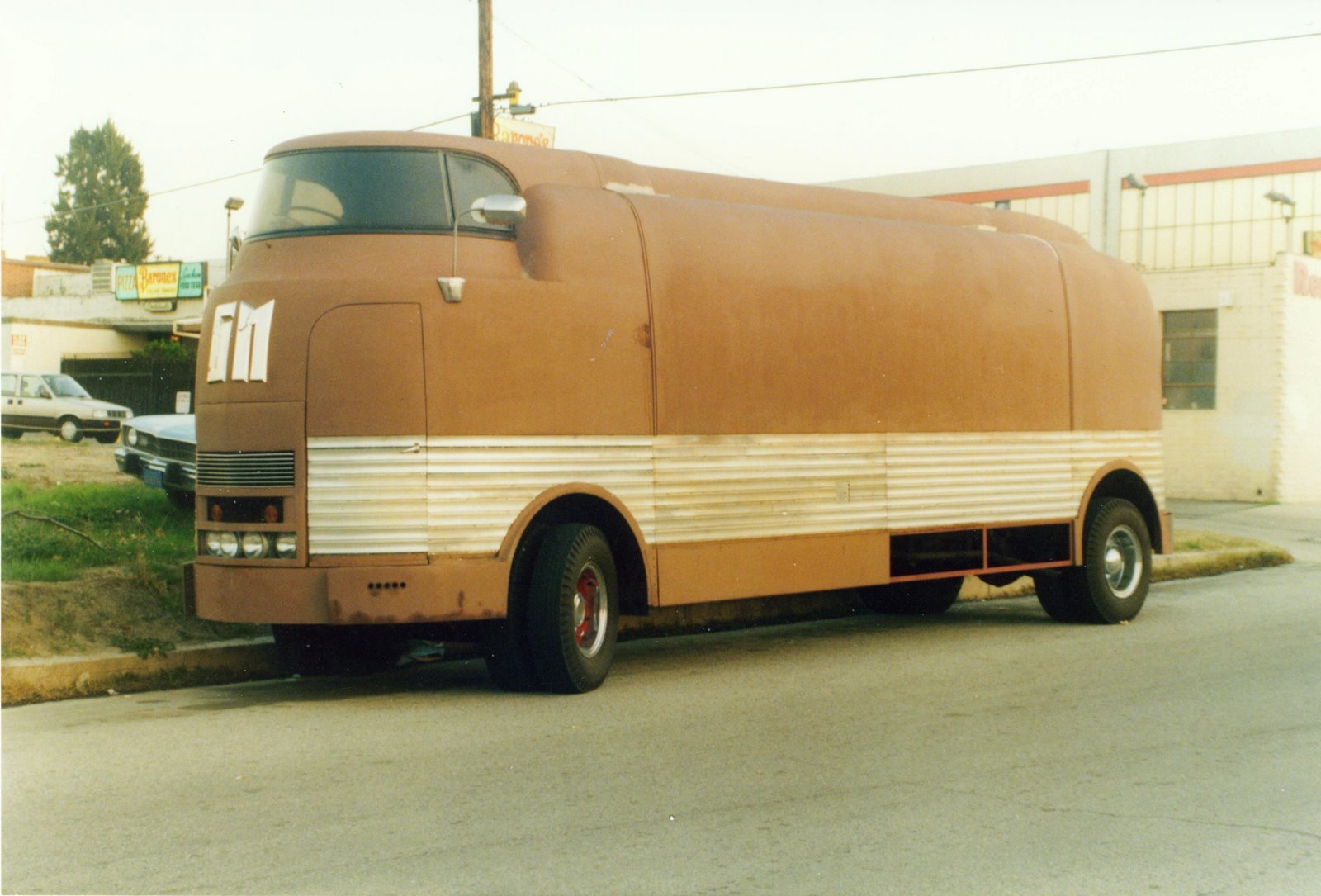 [GM+Futurliner+in+Van+Nuys+1994.jpg]