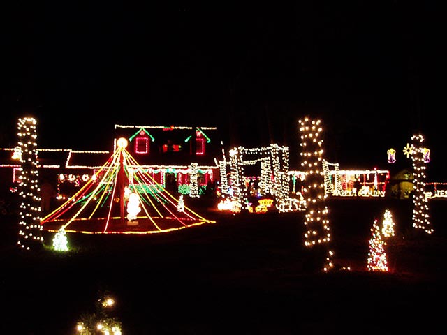 [2007-12-23-Christmas+Lights009+1.jpg]