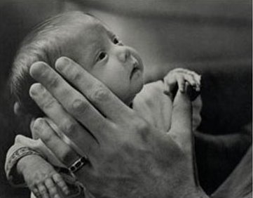 [baby+and+hand.bmp]