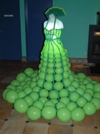 [balloon_dress.jpg]