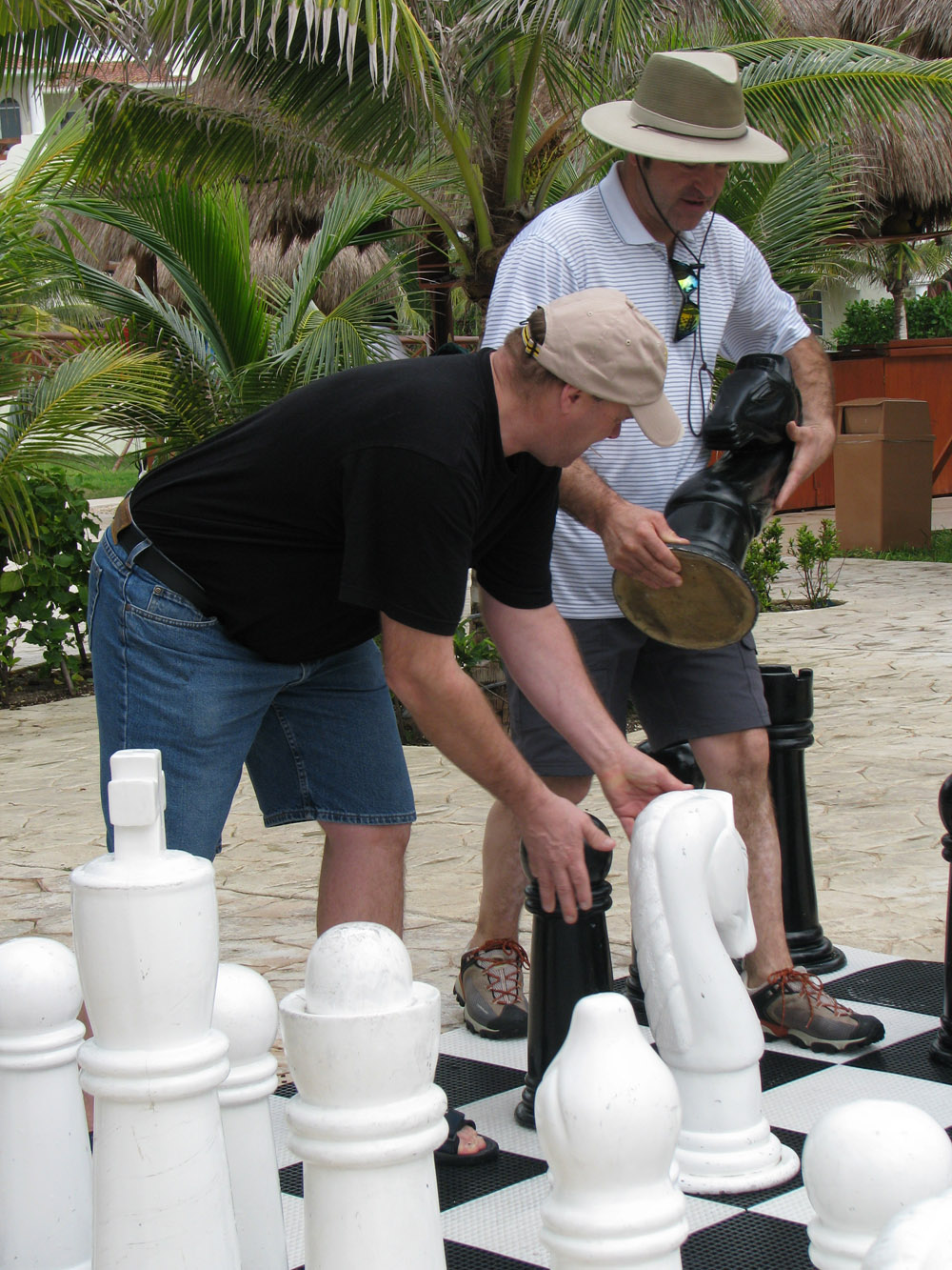 [Dan+and+Rob,+chess.jpg]