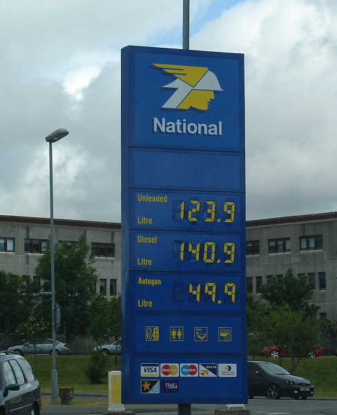 [110608+005+petrol+prices.JPG]